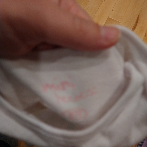 3/20$ 0-3m unicorn onesie and hat - Picture 5 of 9